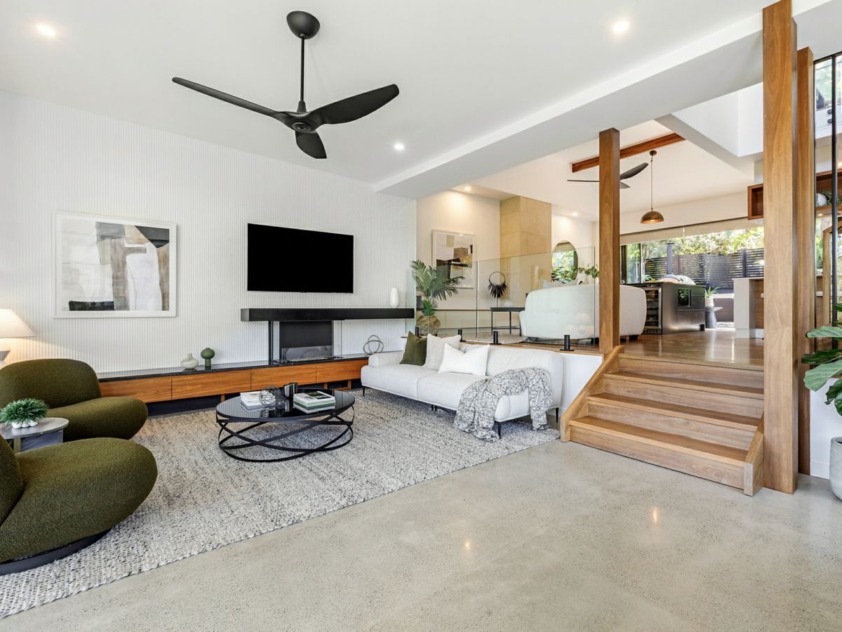 77 Rembrandt Drive, MIDDLE COVE, Middle Cove - Thumbnail 3