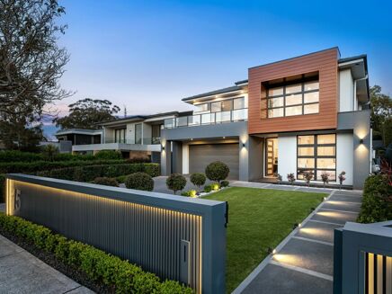 Picture of 5 bedroom house for sale.