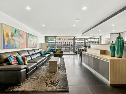 Picture of 3 bedroom apartment for sale.