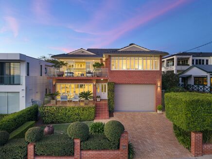 Picture of 5 bedroom house for sale.