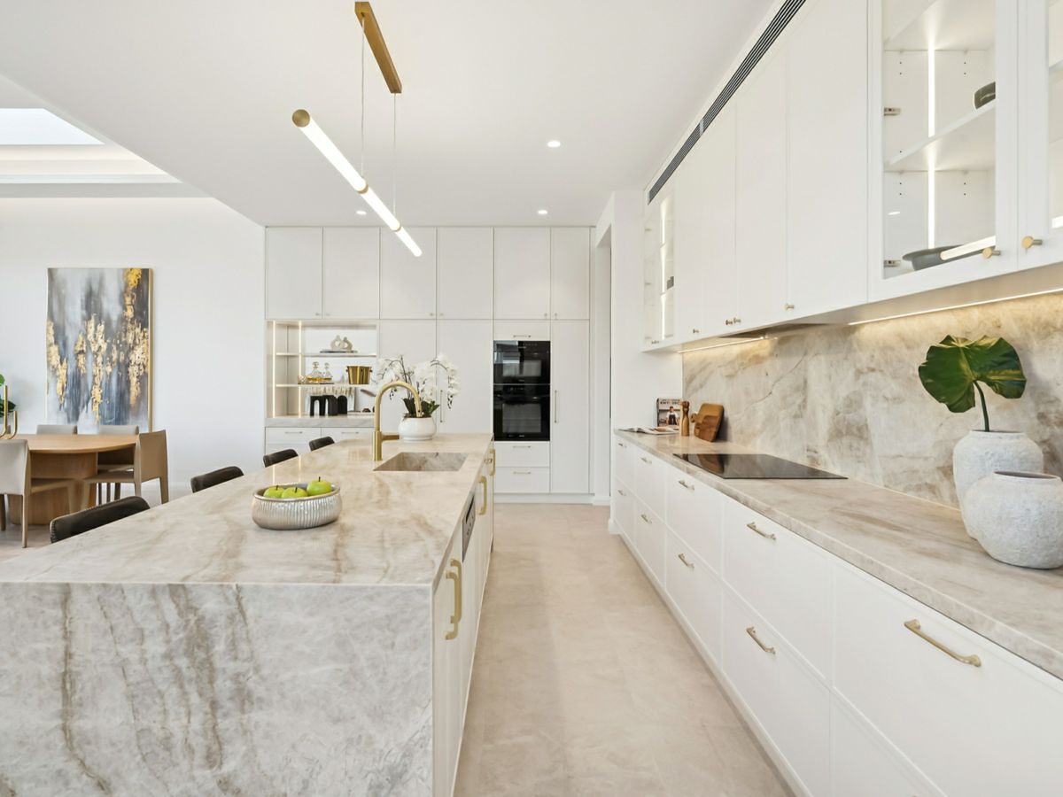 16 Warrawee Avenue, CASTLE COVE, Castle Cove - Thumbnail 2