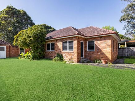 Picture of 4 bedroom house for sale.
