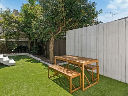 Picture of 2 bedroom house for sale.