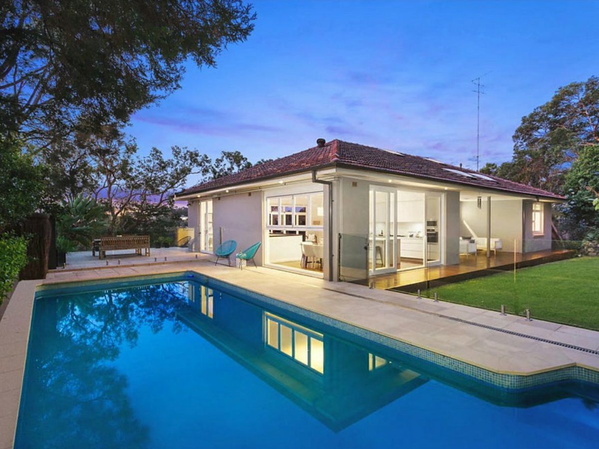 6 Rembrandt Drive, MIDDLE COVE