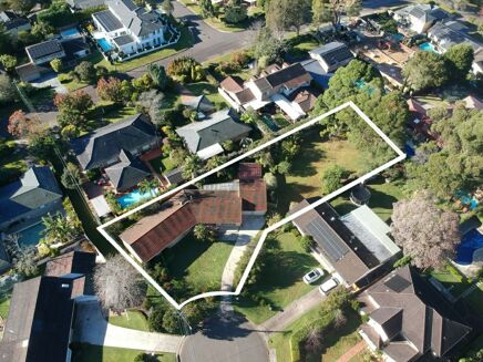 Picture of 4 bedroom house for sale.