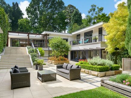 Picture of 5 bedroom house for sale.