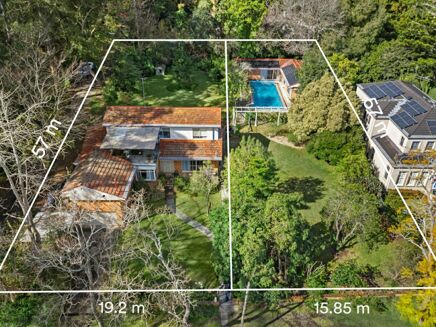 Picture of 8 bedroom house for sale.