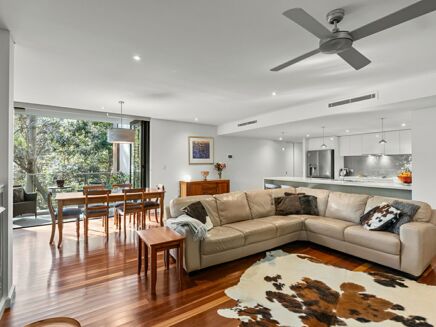 Picture of 3 bedroom apartment for sale.