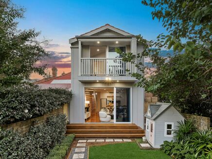 Picture of 4 bedroom house for sale.