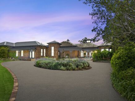 Picture of 5 bedroom house for sale.