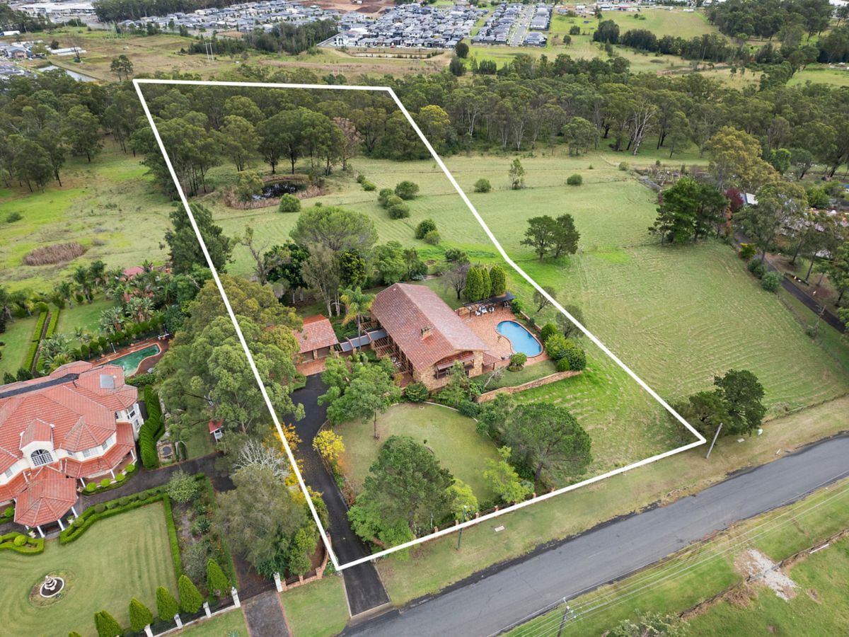 60 Fox Valley Road, DENHAM COURT, Denham Court - Thumbnail 2