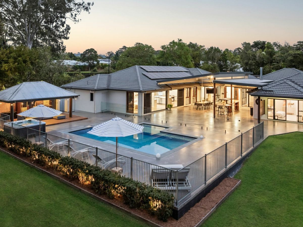 26 Walgarri Drive, TANAWHA, Tanawha - Image 1