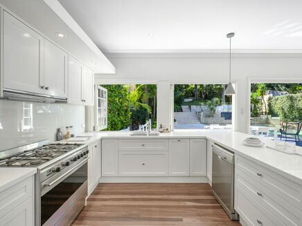 Picture of 5 bedroom house for sale.