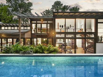 Picture of 5 bedroom house for sale.
