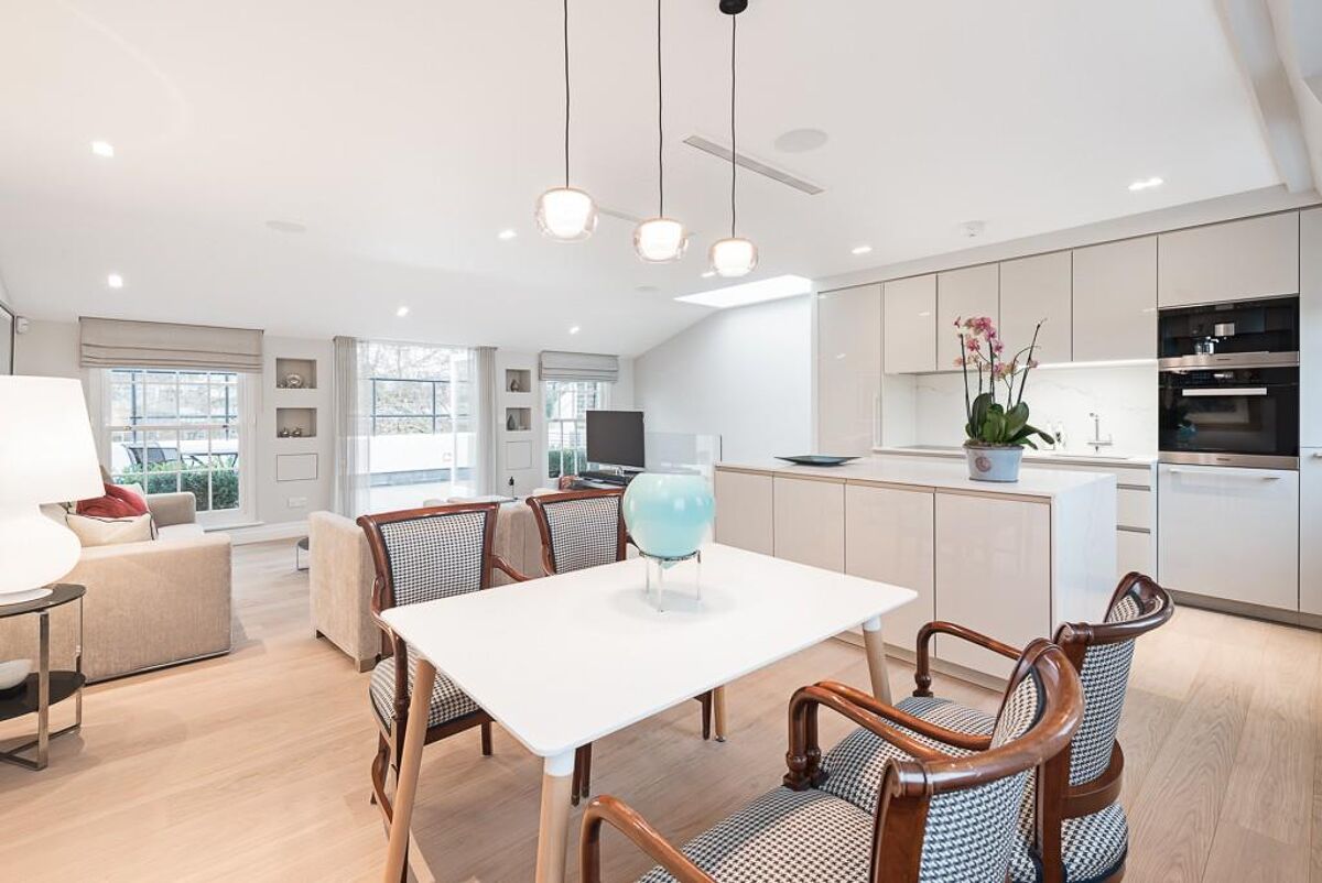 flat to rent in Montagu Square, London, W1H MRQ012088037 Knight Frank