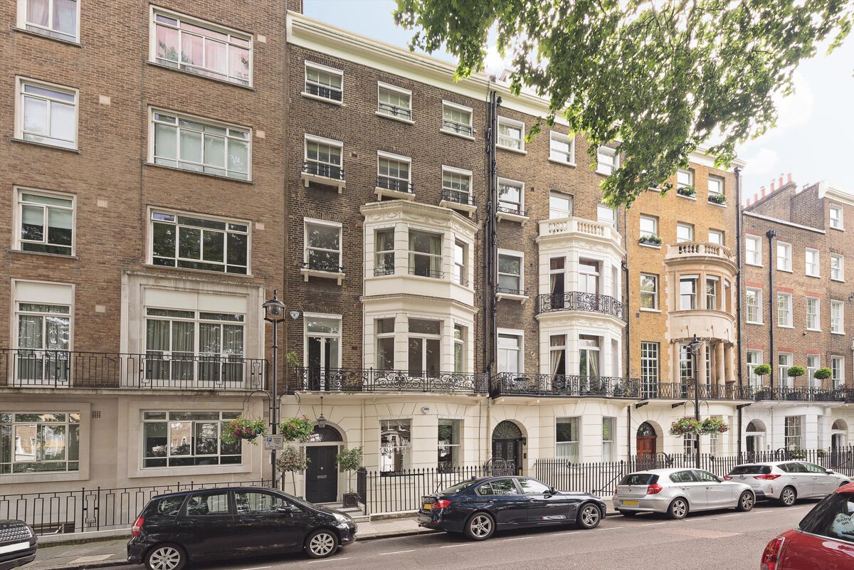 flat to rent in 26 Montagu Square, Marylebone, London, W1H MRQ012108966 Knight Frank