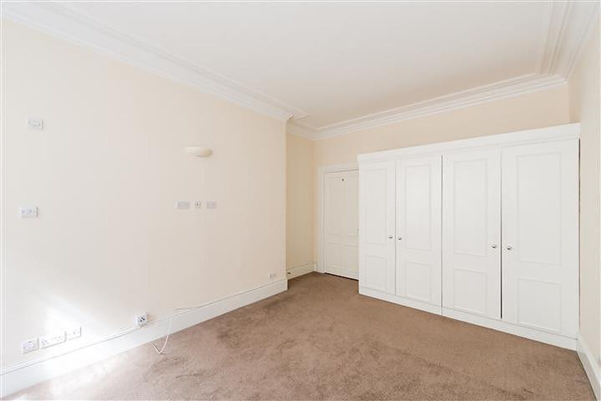 flat to rent in Bedford Court Mansions, Bedford Avenue, Bloomsbury ...