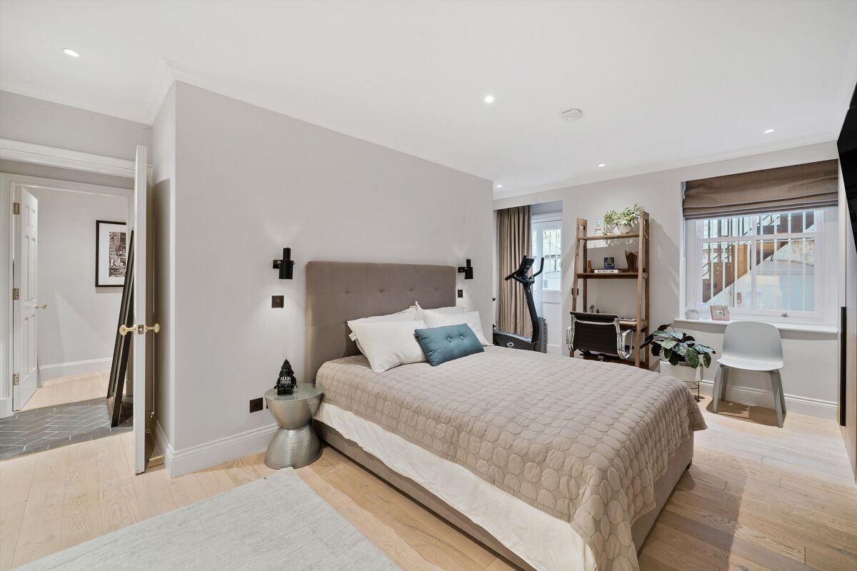 to rent in Great Titchfield Street, London, W1W