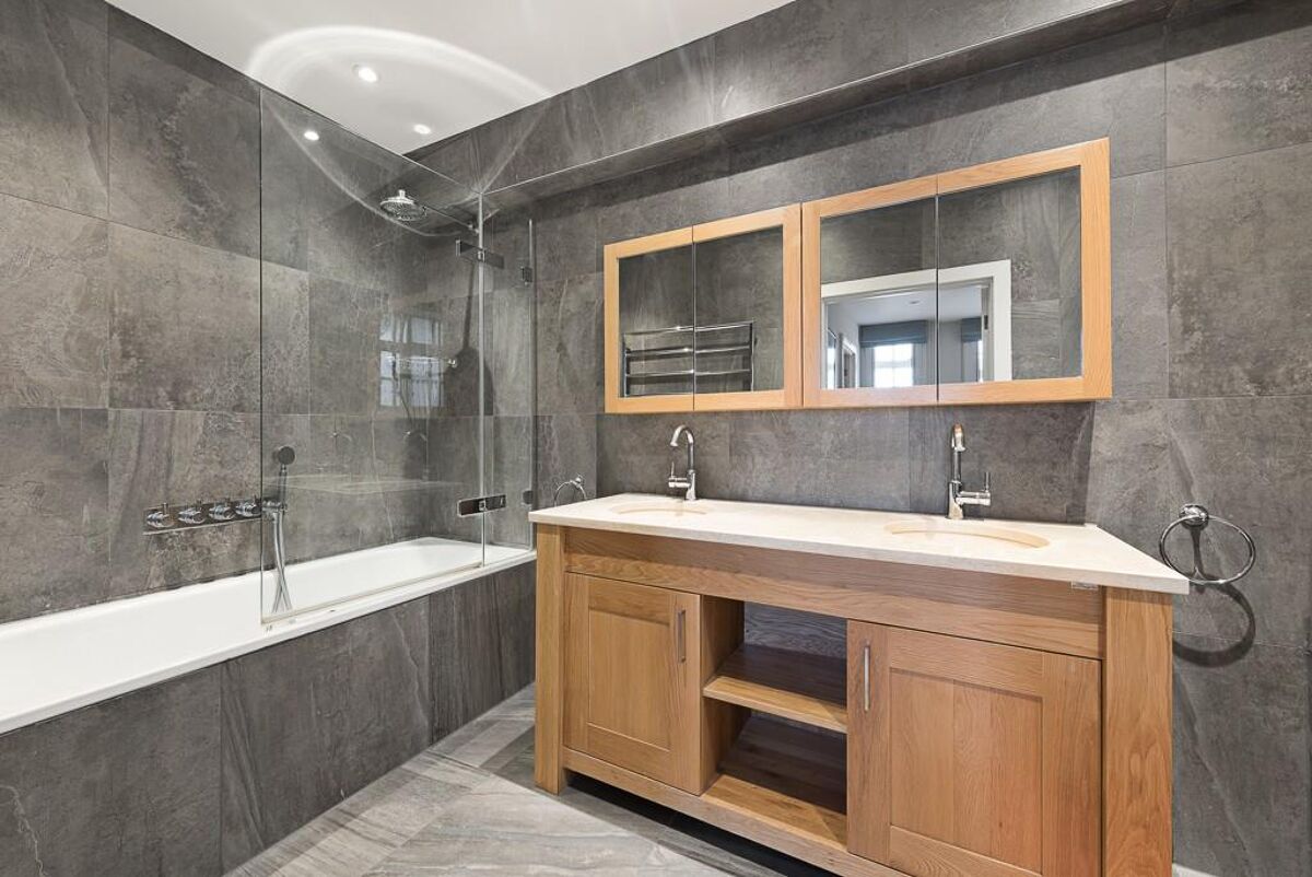 flat to rent in Chiltern Court, Baker Street, London, NW1