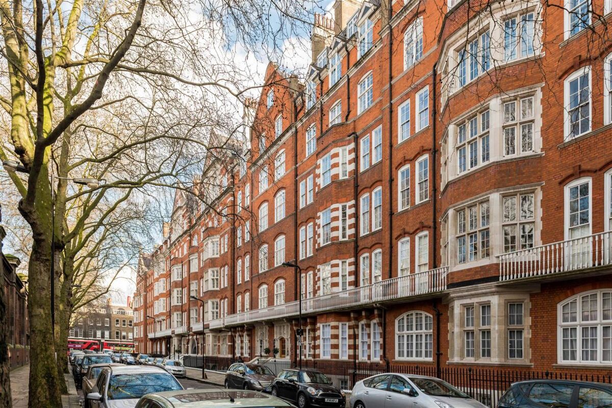 flat to rent in Bedford Court Mansions, Bedford Avenue, Bloomsbury
