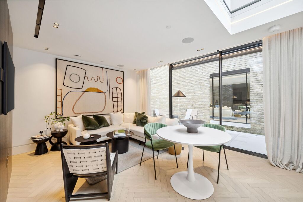 Image of Regents Park, Marylebone, London W1B