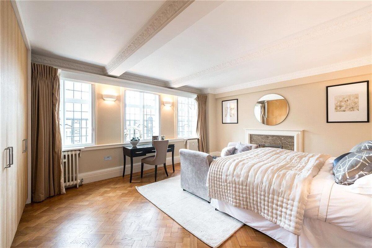 flat for sale in Chiltern Court, Baker Street, Marylebone, London, NW1