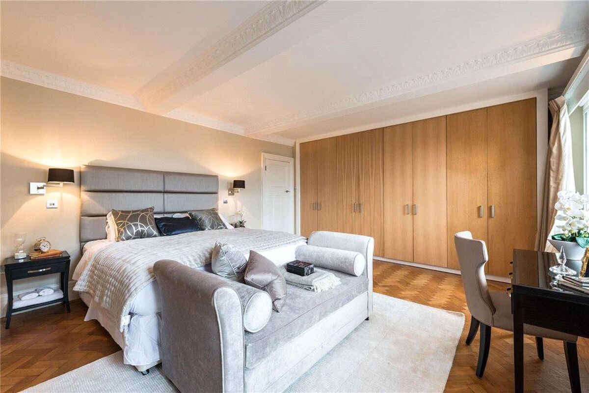flat for sale in Chiltern Court, Baker Street, Marylebone, London, NW1