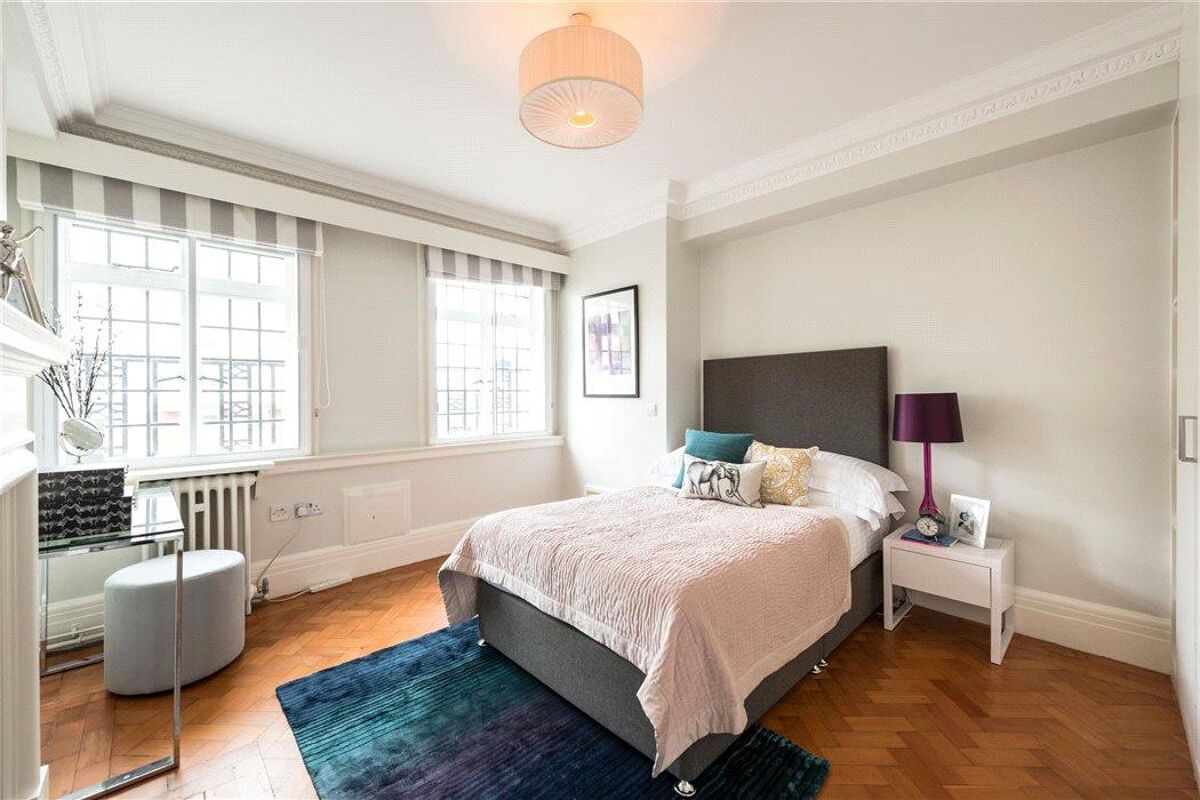 flat for sale in Chiltern Court, Baker Street, Marylebone, London, NW1