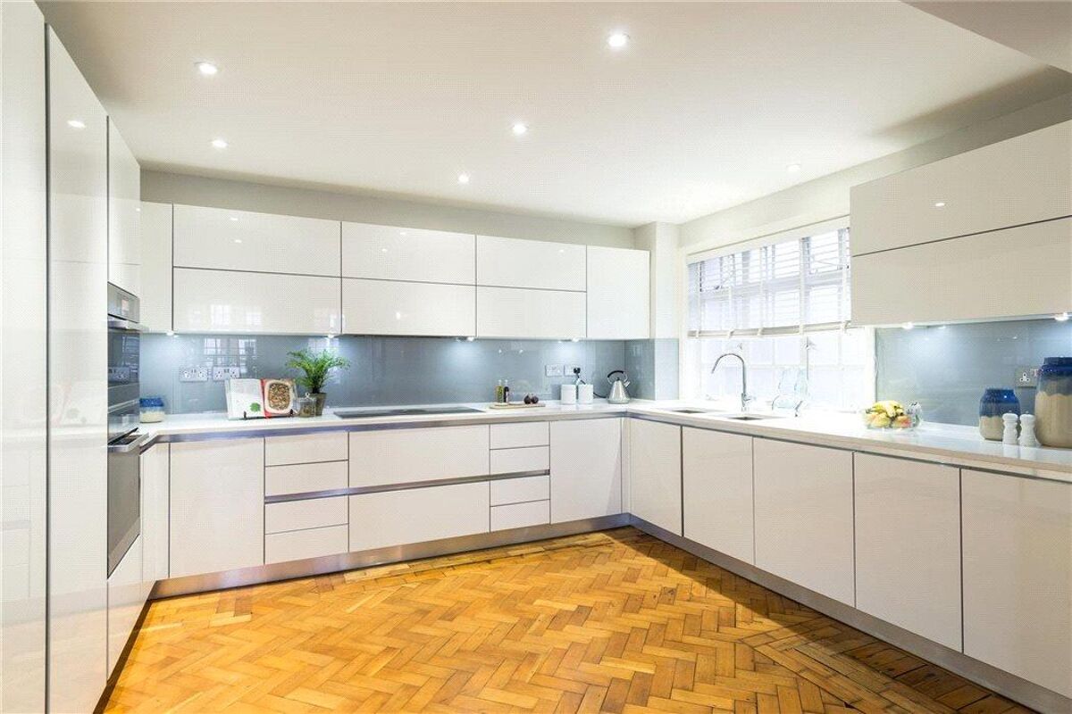 flat for sale in Chiltern Court, Baker Street, Marylebone, London, NW1