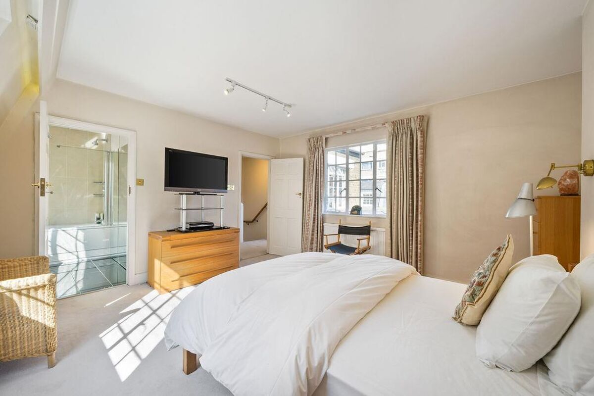 house for sale in Wyndham Mews, London, W1H MRY012104112 Knight Frank