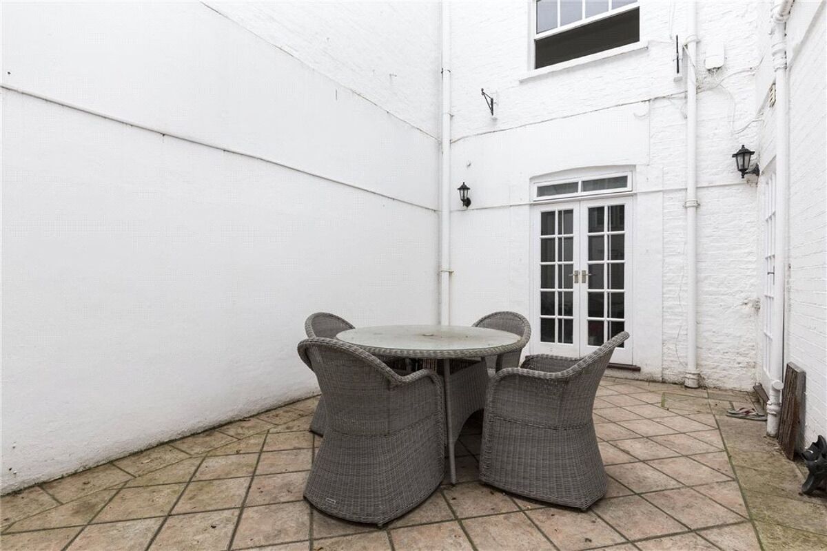 flat for sale in Montagu Square, Marylebone, London, W1H MRY160011