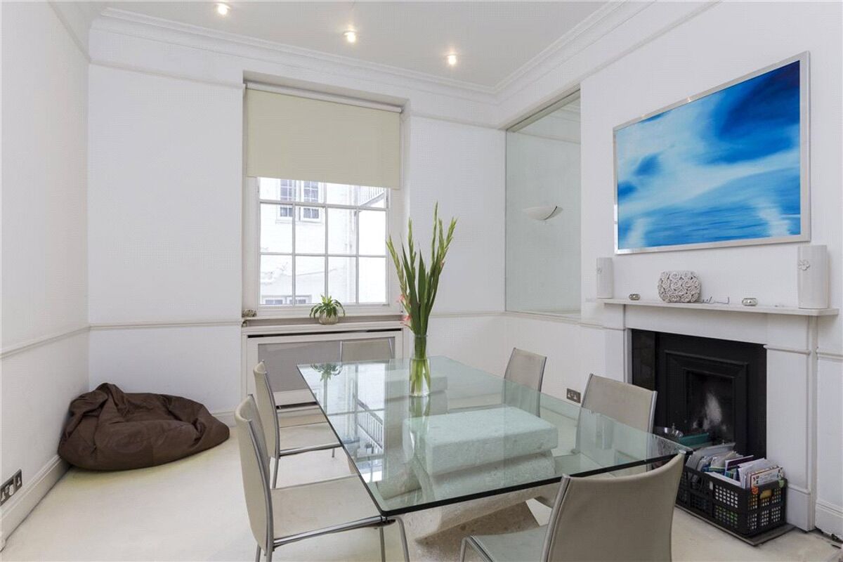 flat for sale in Montagu Square, Marylebone, London, W1H MRY160011