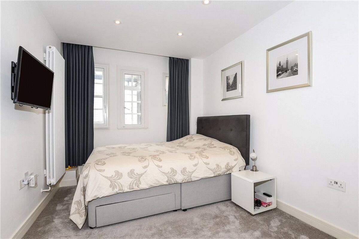flat for sale in Chiltern Court, Baker Street, London, NW1 MRY160070