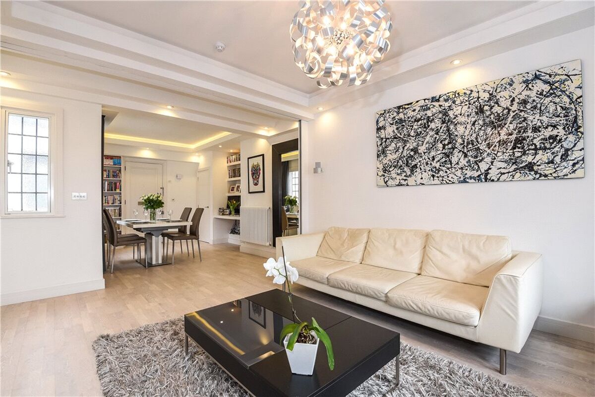 flat for sale in Chiltern Court, Baker Street, London, NW1 MRY160070