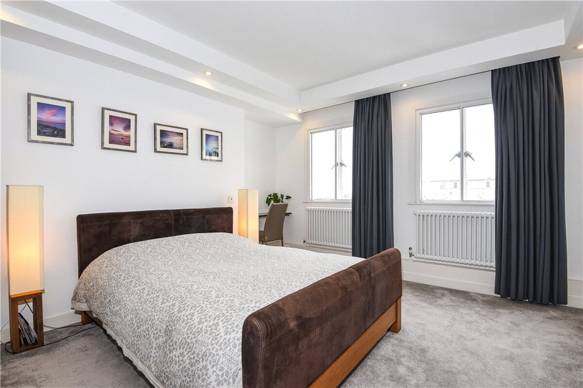 flat for sale in Chiltern Court, Baker Street, London, NW1 MRY160070