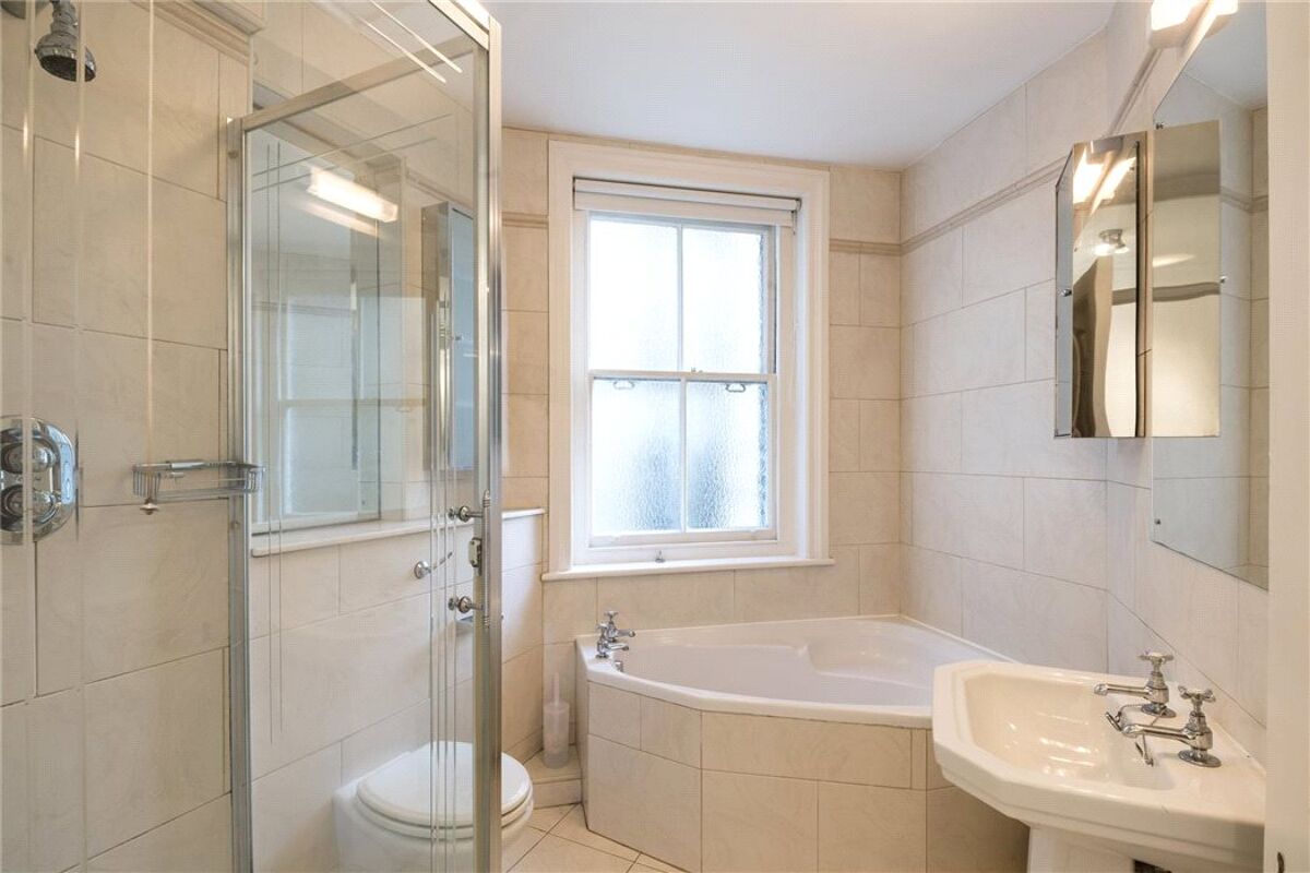 flat for sale in Clarence Gate Gardens, Glentworth Street, Marylebone