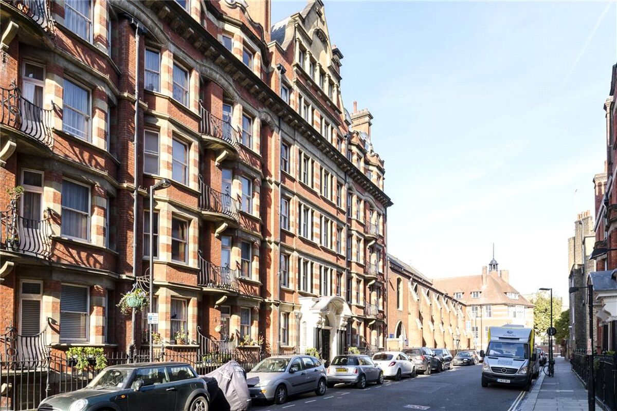 flat for sale in Clarence Gate Gardens, Glentworth Street, Marylebone