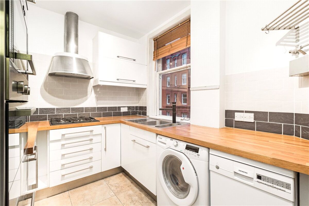 flat for sale in Wendover Court, Chiltern Street, Marylebone, London