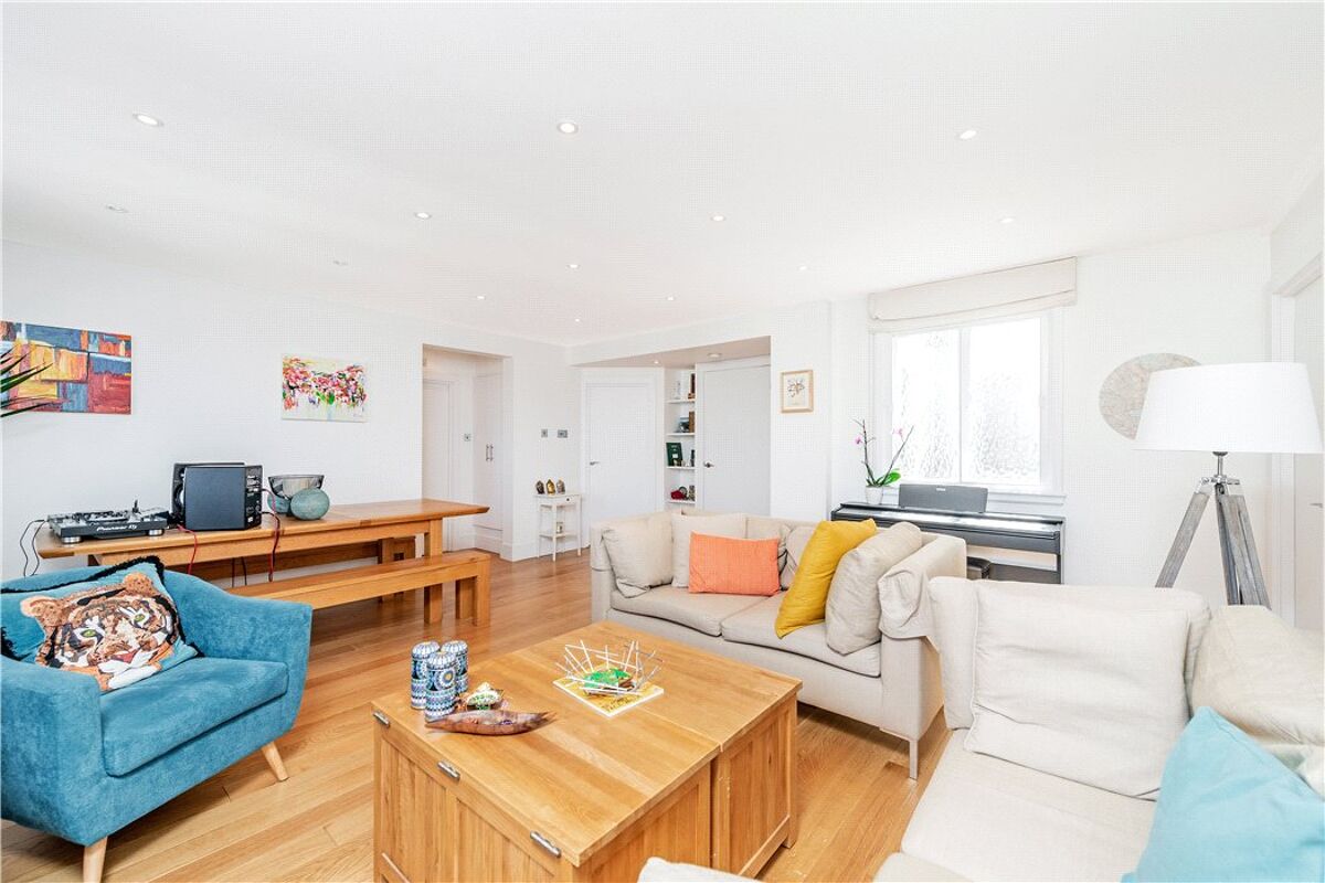 flat for sale in Chiltern Court, Baker Street, Marylebone, London, NW1