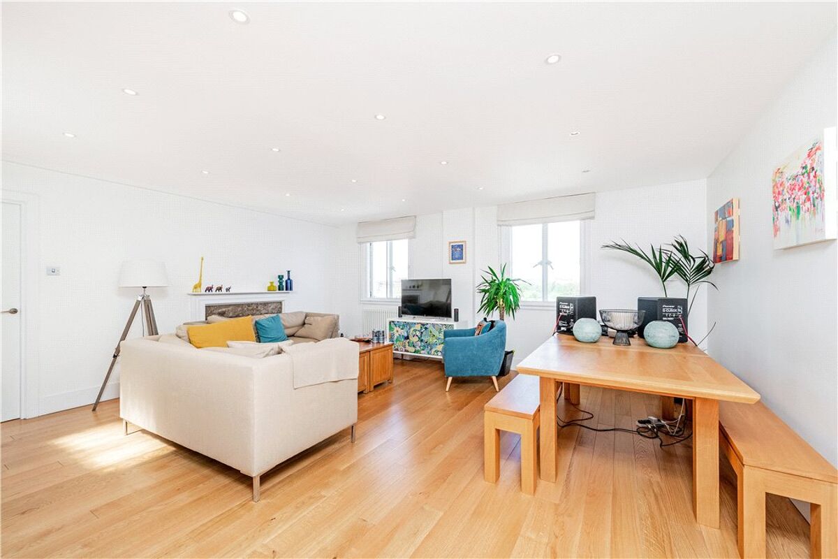 flat for sale in Chiltern Court, Baker Street, Marylebone, London, NW1