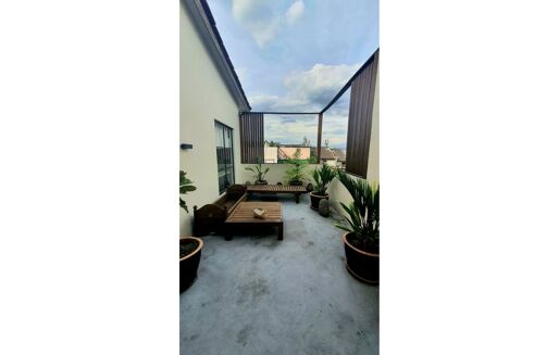 Picture of House for sale.