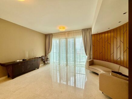 Picture of 4-5 bedroom condominium for sale.