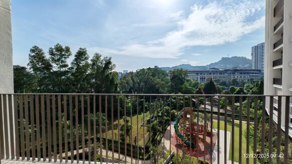 Picture of 3 bedroom condominium for sale.