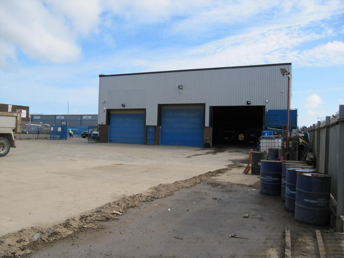 Industrial/Distribution to rent in Patterson & Sons Premises