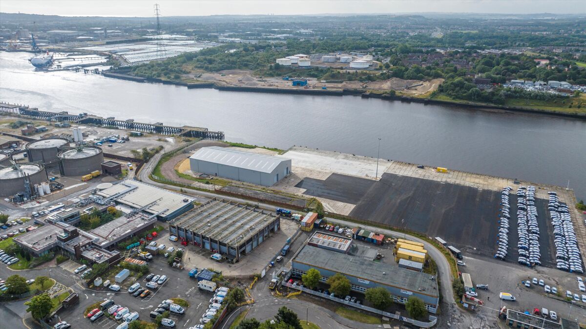 Warehouse with extensive yard and direct river access