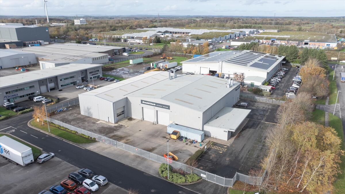 Modern Detached High Bay Unit: 23,812 sq ft (2,212, sq m)