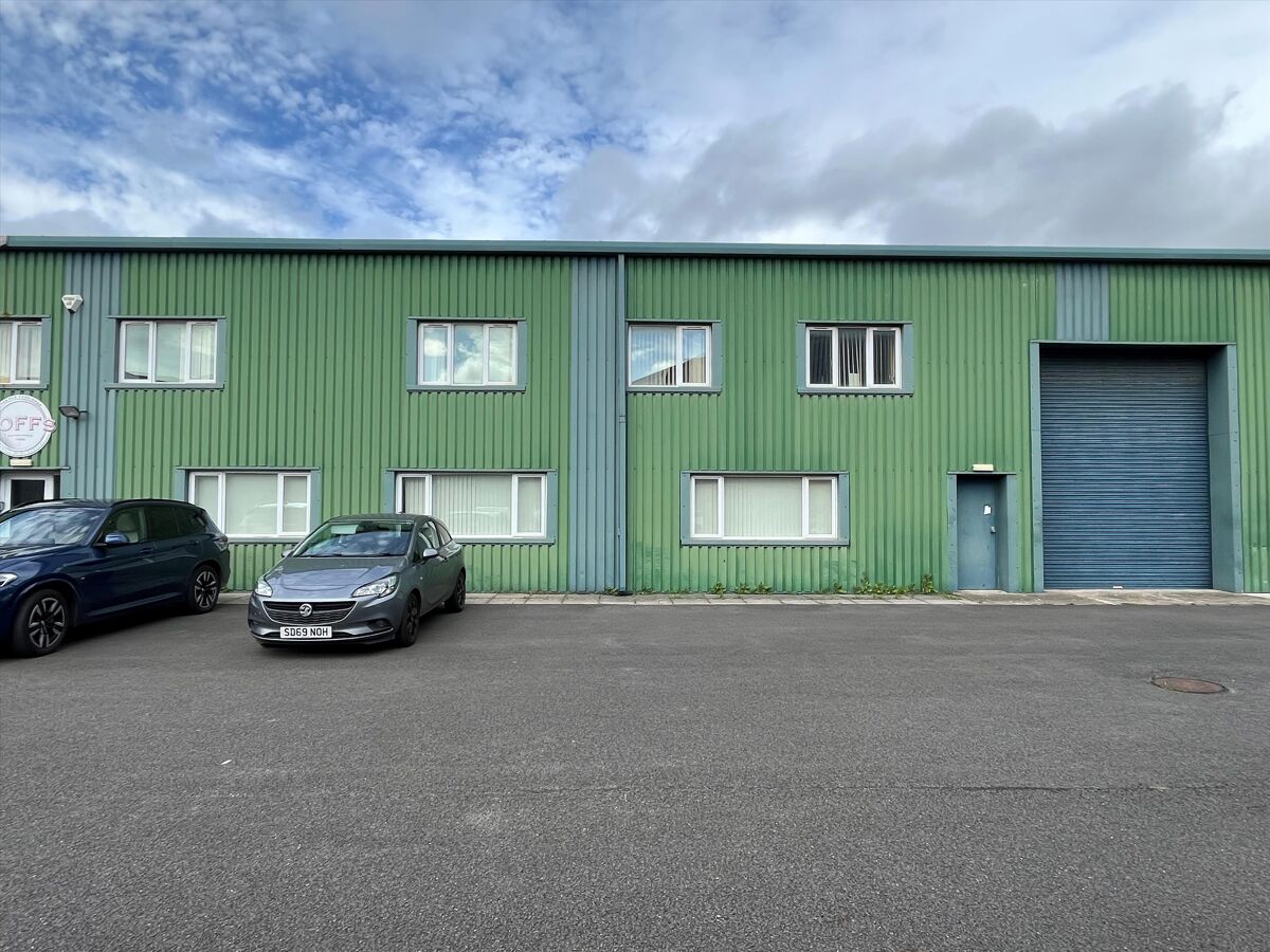 Workshop / Warehouse Premises Measuring 931m² (10,021 sq ft)