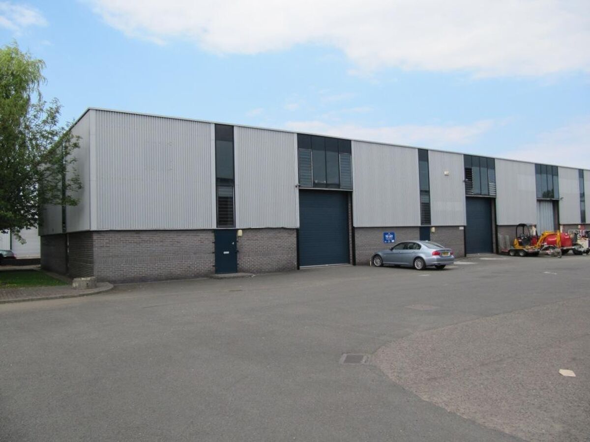 Recently Refurbished End Terrace Unit on Well-Established Estate