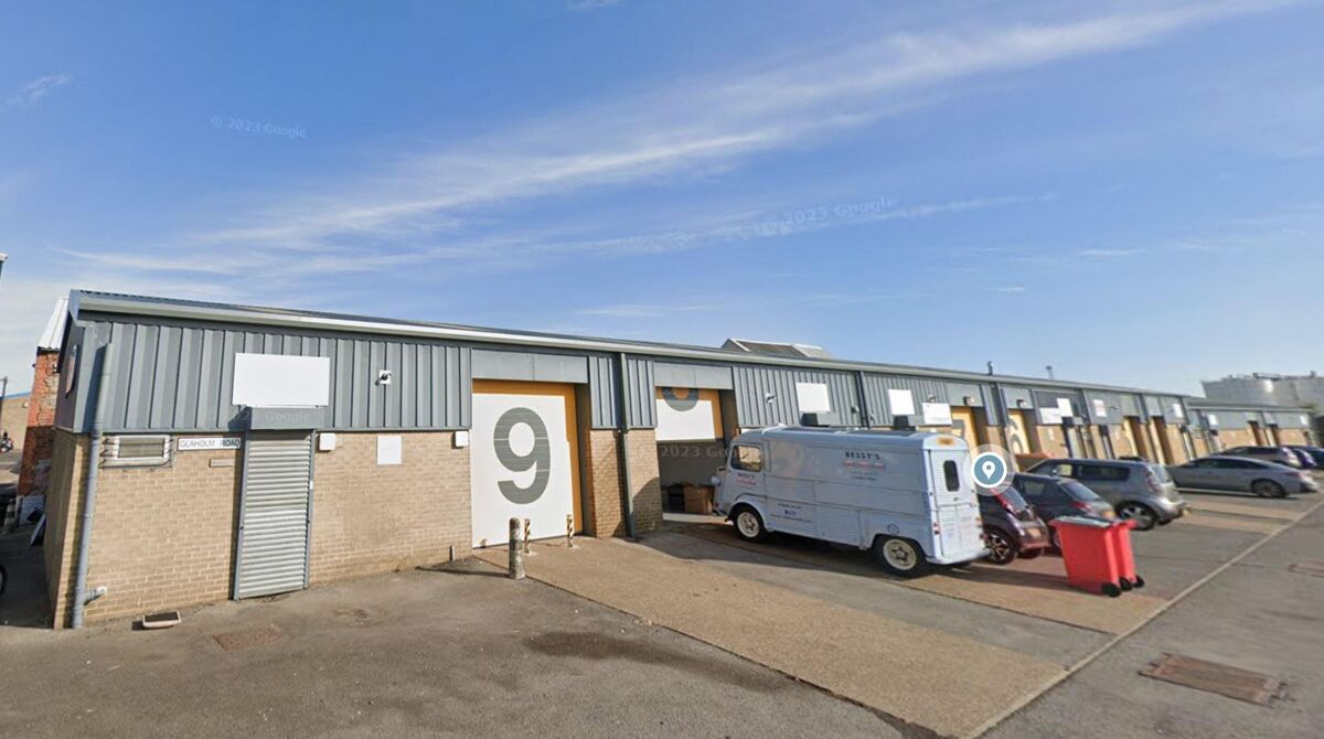 995 sq ft industrial unit