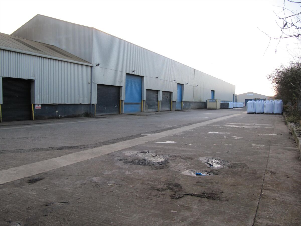 High Bay Factory Unit with Secure Yard
